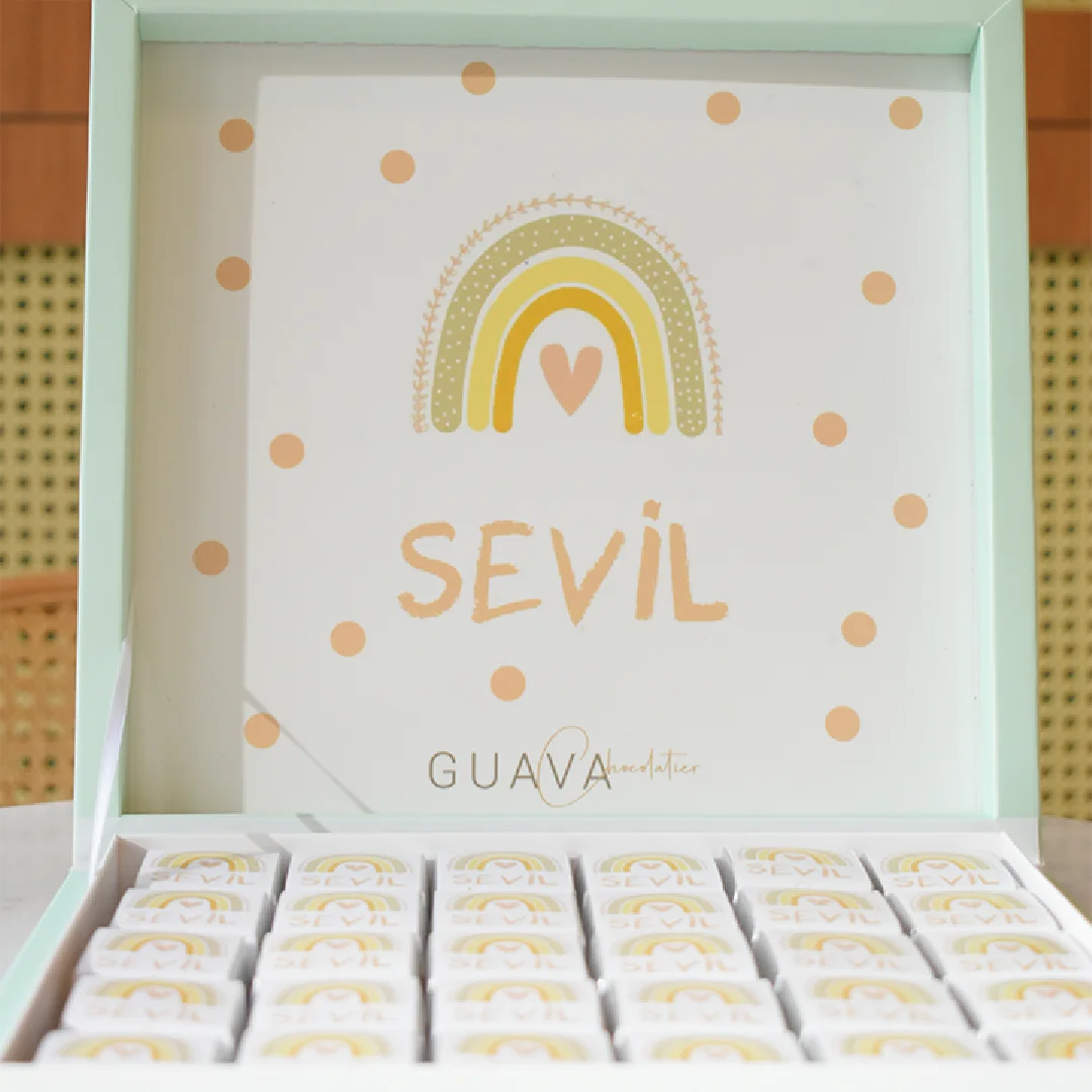 Sarı Gökkuşağı Temalı Bebek Çikolatası
