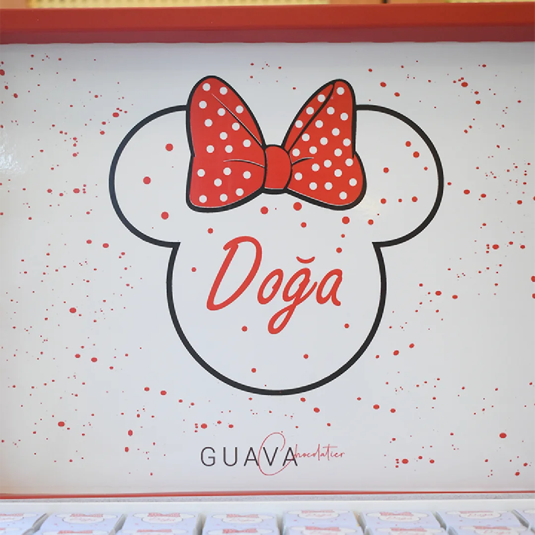Minnie Temalı Bebek Çikolatası