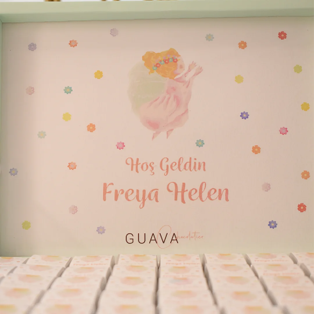 Pembe Elbiseli Peri Temalı Bebek Çikolatası